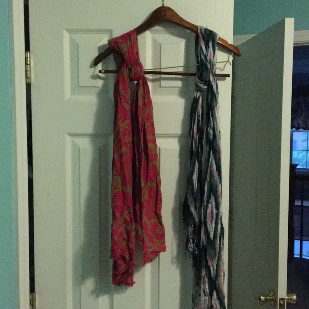 2 scarves